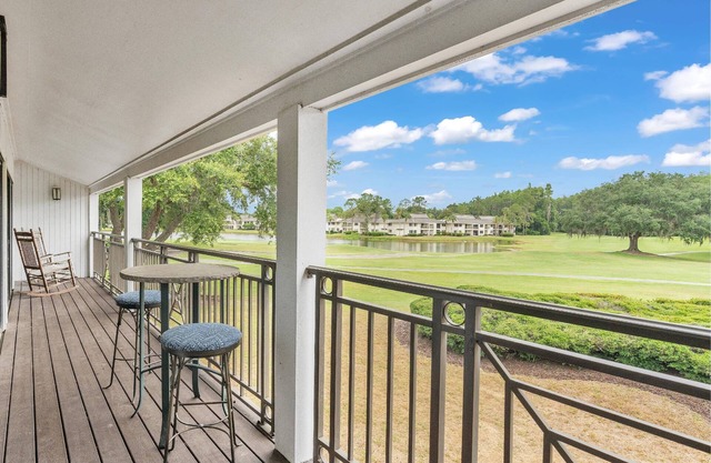 Spacious 2BR Golf View Condo w/ 2 En Suites, Patio & Smart TVs – Perfect for Family or Golf Getaways