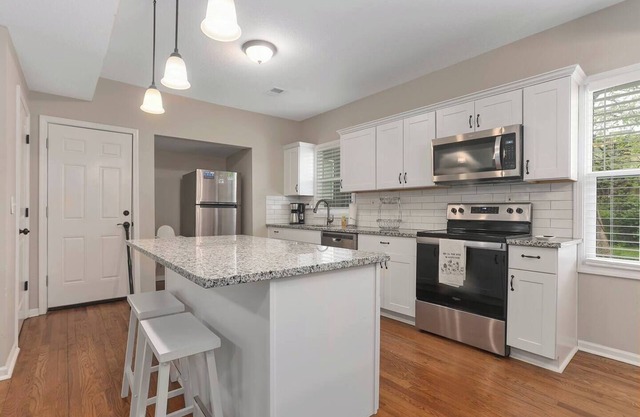 Spacious 3 Bd Home w/ Fully Equipped Kitchen! 43