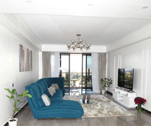 Spacious 3 Bed Apartment-Gym Pool and Rooftop View