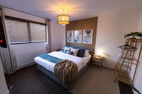Spacious 3-Bed Home with Free Off-Street Parking Near Newcastle