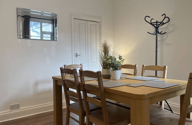 Spacious 3 bed in Reading Centre With Parking!