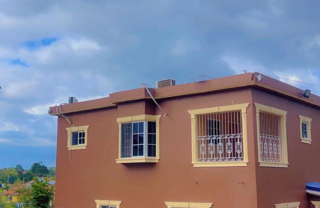 Spacious 3-bedroom apartment with WiFi, AC in amazing Mandeville