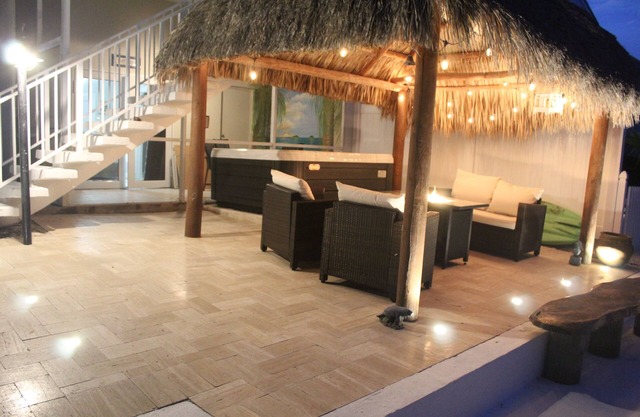 Spacious 3 bedroom home in Plantation key with 30 foot dock