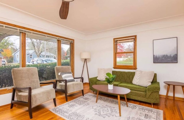 Spacious 3 Bedroom Home with Foosball