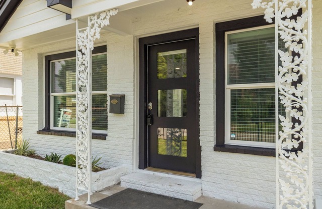 Spacious 8 Guest Home in Central Houston - The Ark Haven!