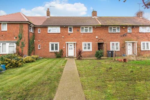 Spacious 3BHK near Heathrow