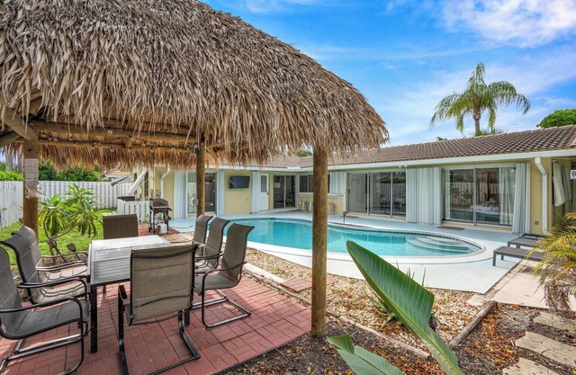 Spacious 4-bedroom House with Private Pool in fantastic Fort Lauderdale