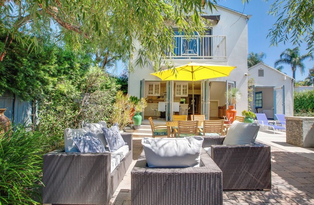 Charming 3-bedroom villa with Pool + Guest House in fabulous West Hollywood West