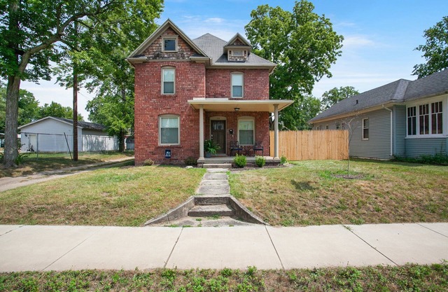 Spacious 4-bedroom house in South Bend - walk to Notre Dame!