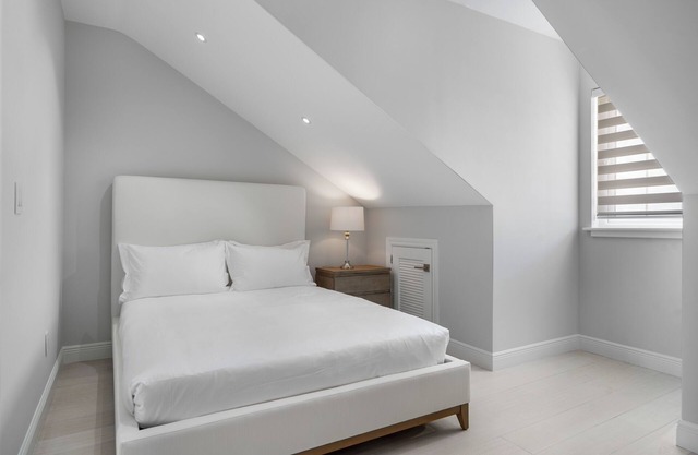 Spacious 4-bedroom Townhome Steps From The Beach