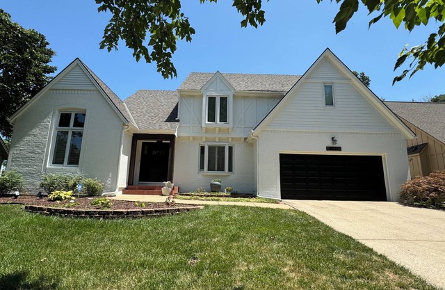 Spacious 4 BR house; quiet suburb, with amazing hwy access!