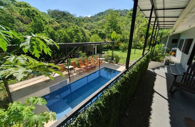 Spacious 4-bedroom house with Pool AC & WiFi in delightful Veintisiete de Abril