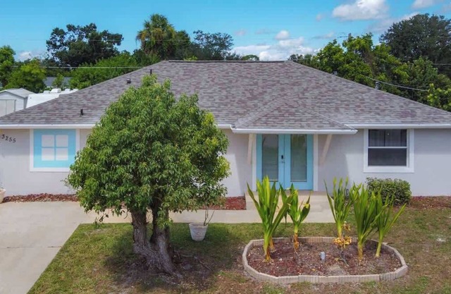 Spacious 4BR/2BA Retreat with Huge Yard