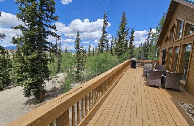 Spacious 4BR Cabin | 2 Living Areas | Deck w/ Grill