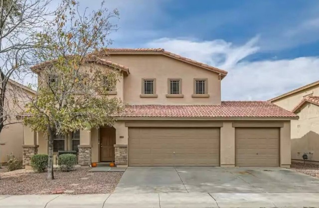 Spacious 4BR Home w/Pool & Backyard Oasis – Surprise AZ