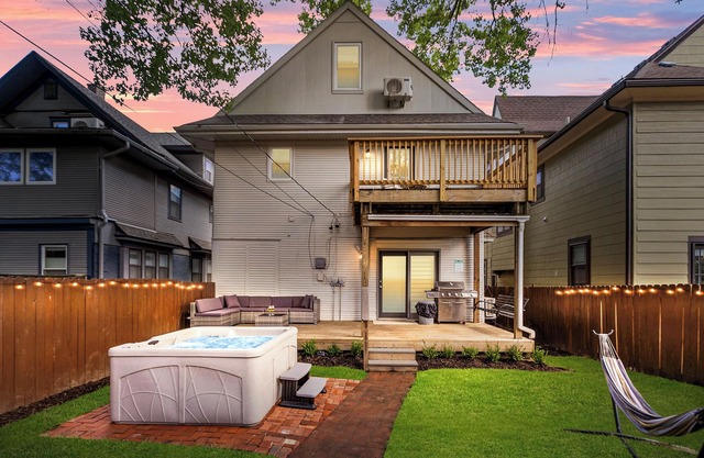 Spacious 6BR KC Home w/Hot Tub, Gym, Games &Cinema