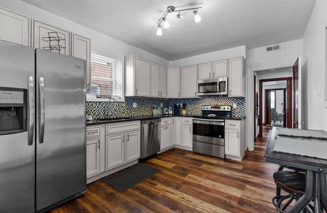 ☆Spacious and Comfy☆Central Location☆Near Downtown
