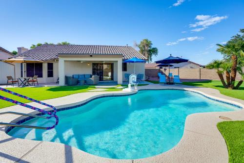 Spacious Backyard with Putting Green! Peoria Retreat