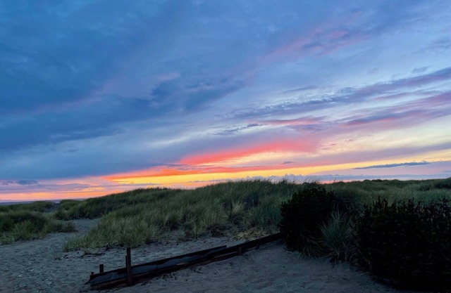 Spacious Beachfront Home, 3 Bedrooms, 3 Baths! Dogs Considered, With Approval