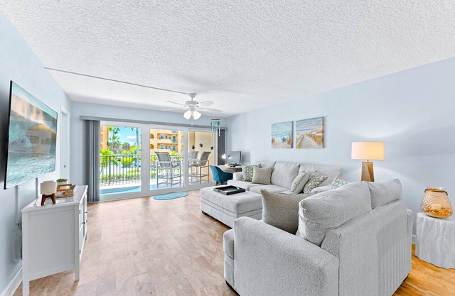 Spacious & Beachy Monthly Rental - On Beach w/ Pool!