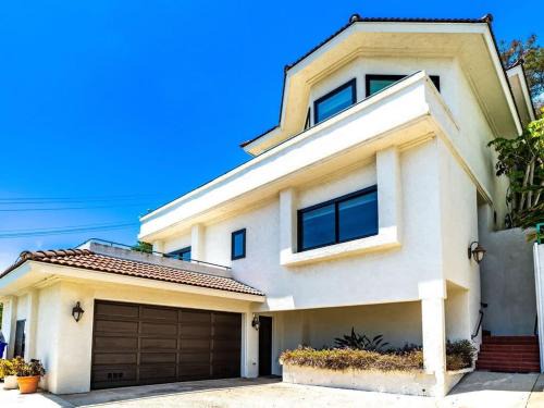 Spacious Beautiful Home with Stunning Bay Views