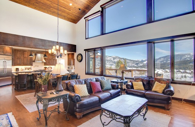 Spacious Big Sky Home w/ Hot Tub & Grill!