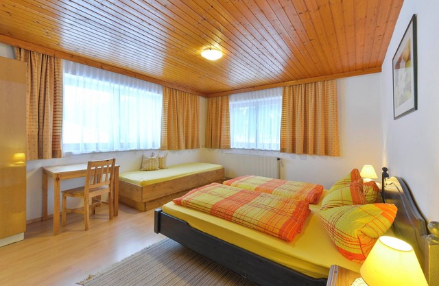 Espacioso "Chalet Klösterle" con vistas a la montaña, Wi-Fi, balcón