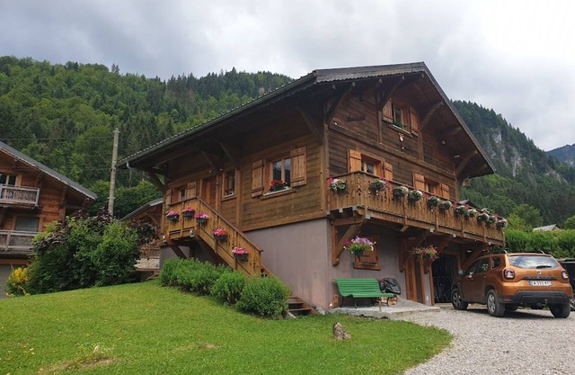 Gran chalet tranquilo con terraza, jardín y mascotas bienvenidas!
