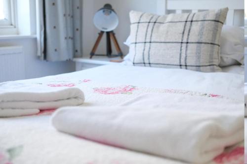 Spacious City Centre Apartment Bath
