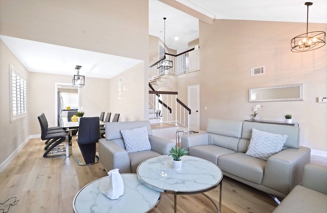 Spacious Clean Home w/ Quality Furniture close to Disneyland & Huntington Beach!