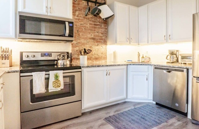 Spacious & Comfy in the heart of STL / ABODEbucks