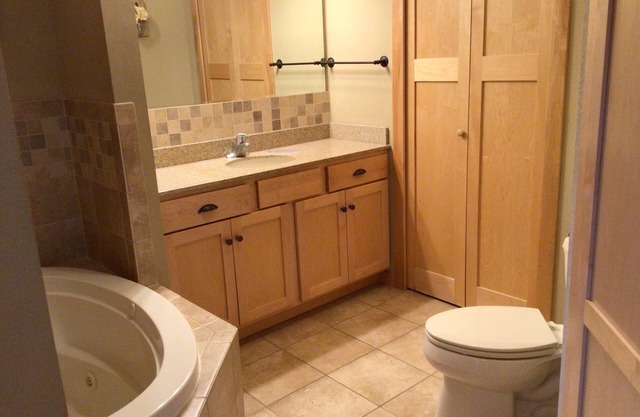 Spacious Condo w/ King Bed & Queen Sleeper – Northernaire Resort, Three Lakes WI