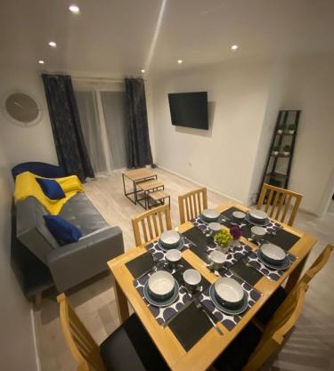 Spacious & cosy home in Harlow, ideal for contractors & relocators