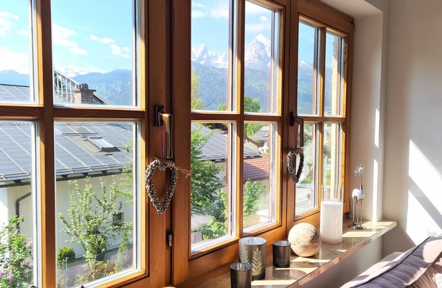 Spacious holiday apartment Elly with 2 bedrooms, 2 bathrooms and a view of the Watzmann