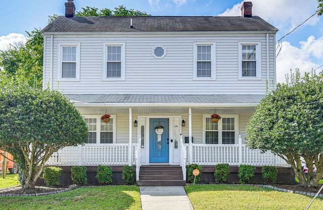 Spacious Family Home w/ Yard in Dtwn Hampton!