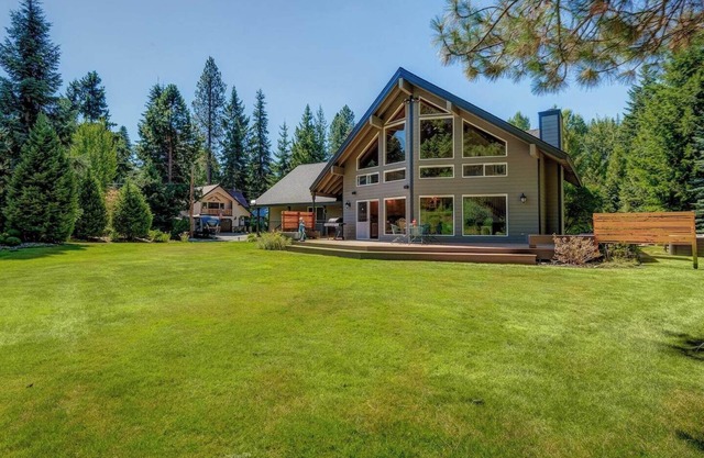 Spacious Golf Course Getaway Hot Tub Trails Sleeps 12 Adventure Ready