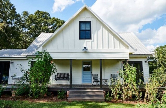Spacious Farm Home, Steps from Serenbe with Pool