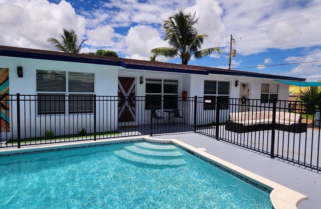 Amplia villa completa para familias,3 casas privadas con piscina privada y patio