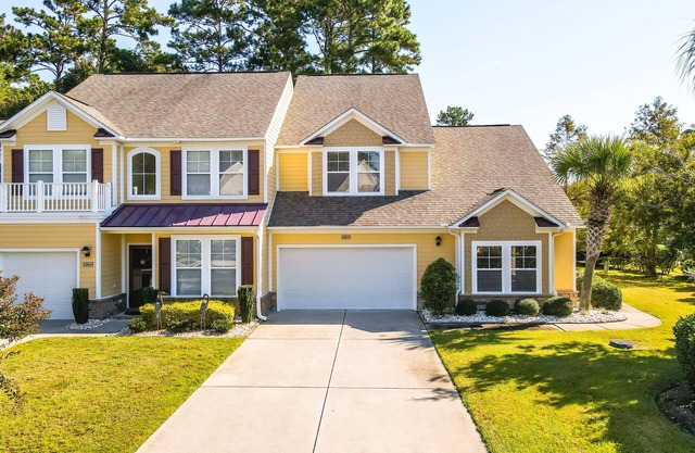 Steps from the TPC golf course, Perfect for golfers and large groups 2000+sq!