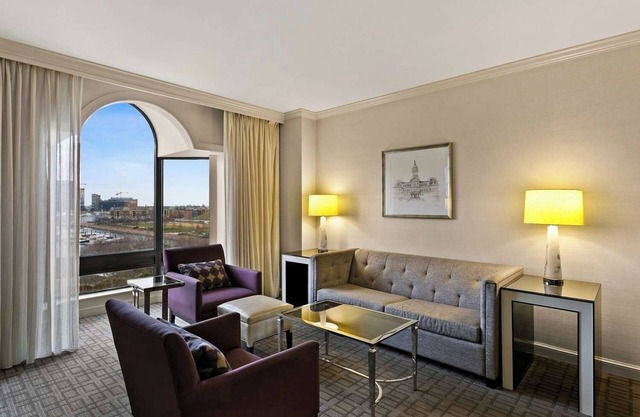 Spacious Good-Value Accommodation! Near Penn Station, Pet-Friendly, w/ Pool