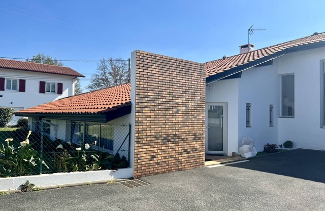 Apartamento T2 Bis en villa contemporánea, 4 plazas, internet, jardín privado, parking, cerca del centro