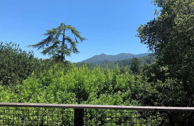 Spacious home with epic views in mountain bike and live music paradise