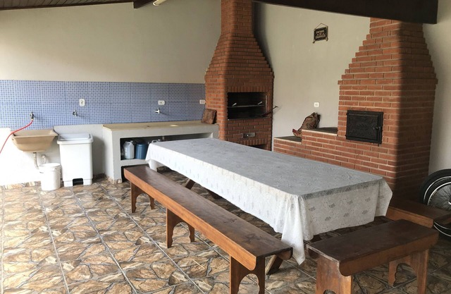 Amplia casa a 50 metros de la playa con wifi y habitaciones con aire acondicionado.