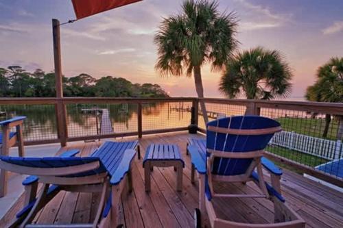 Spacious house- Deep Water Dock Pool Golf Cart Rental available