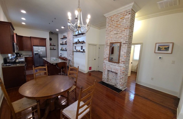 Spacious house on Elysian Fields. Close to French quarter and Marigny