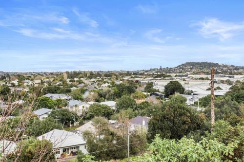 Spacious Kingsland 4BR Home