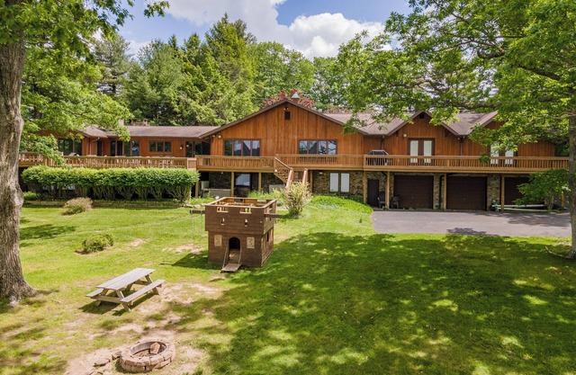 Paradise Point - Lakefront Home w / Large Level Lawn