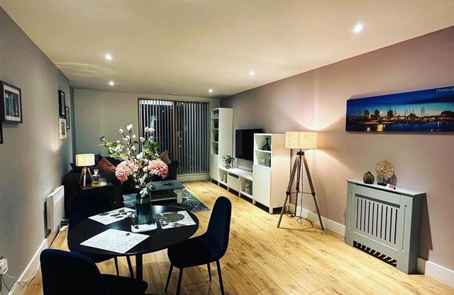 Spacious Luxury Waterfront Apartment
