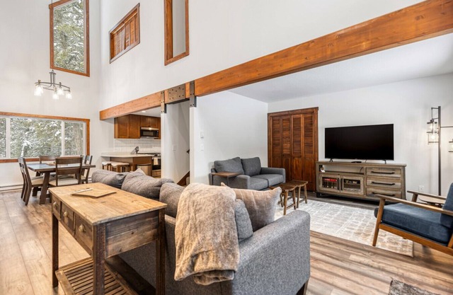 Spacious Mountain Home In The Trees with Views