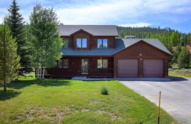 Spacious Mountain Home with Private Hot Tub